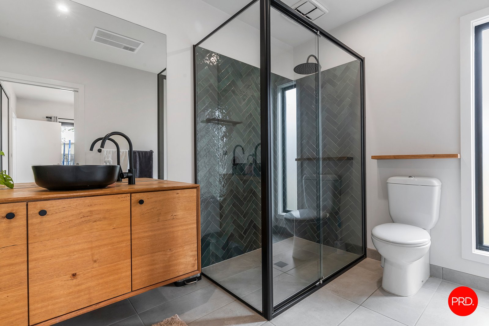 17 Bay Street GOLDEN SQUARE 18