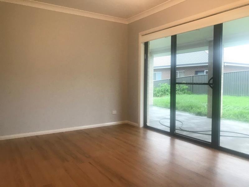 17 Bellbird Street TAMWORTH 9