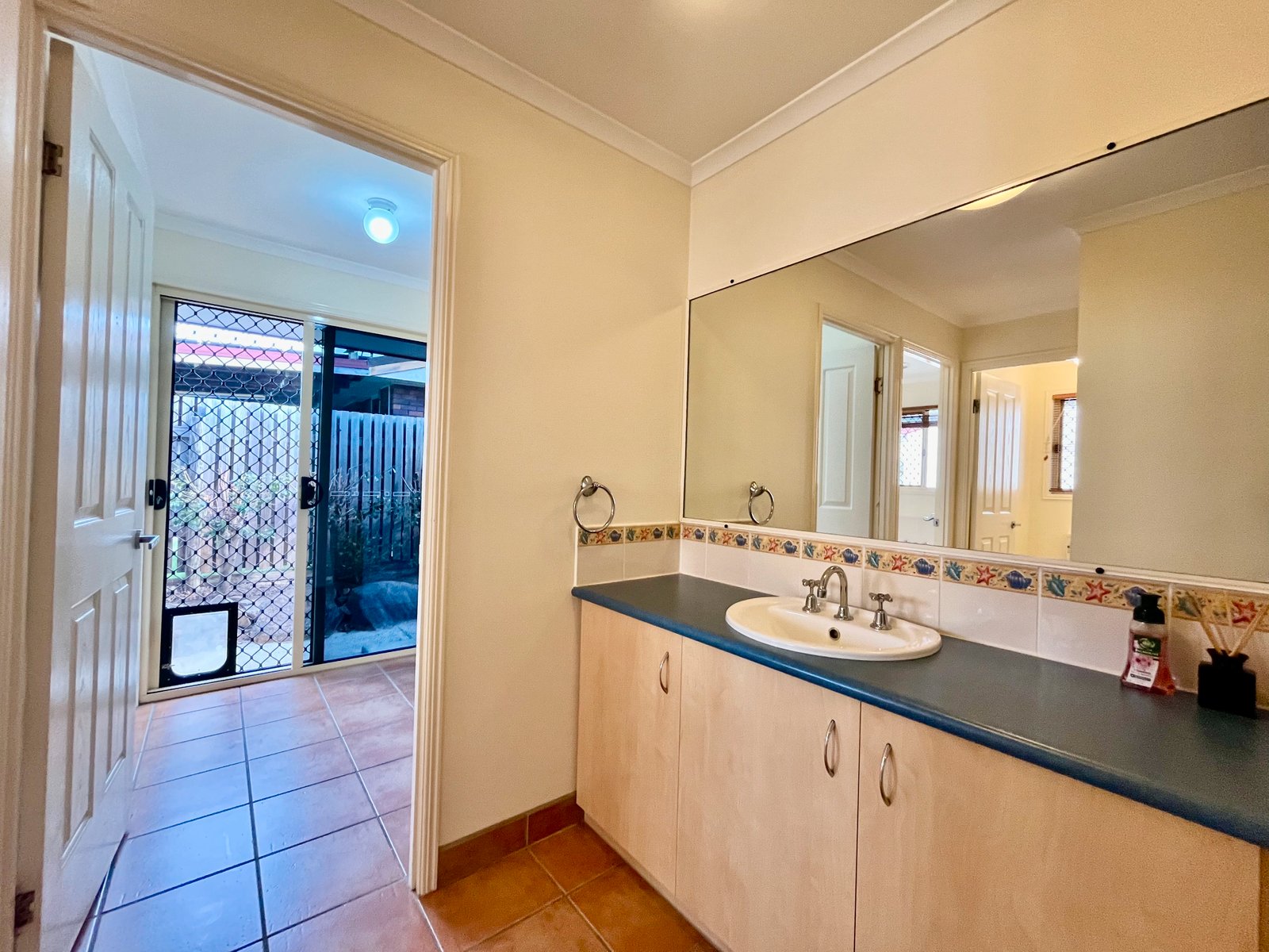 17 Bevington Street TANNUM SANDS 18