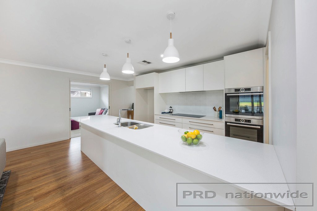 17 Billabong Pde  CHISHOLM 4