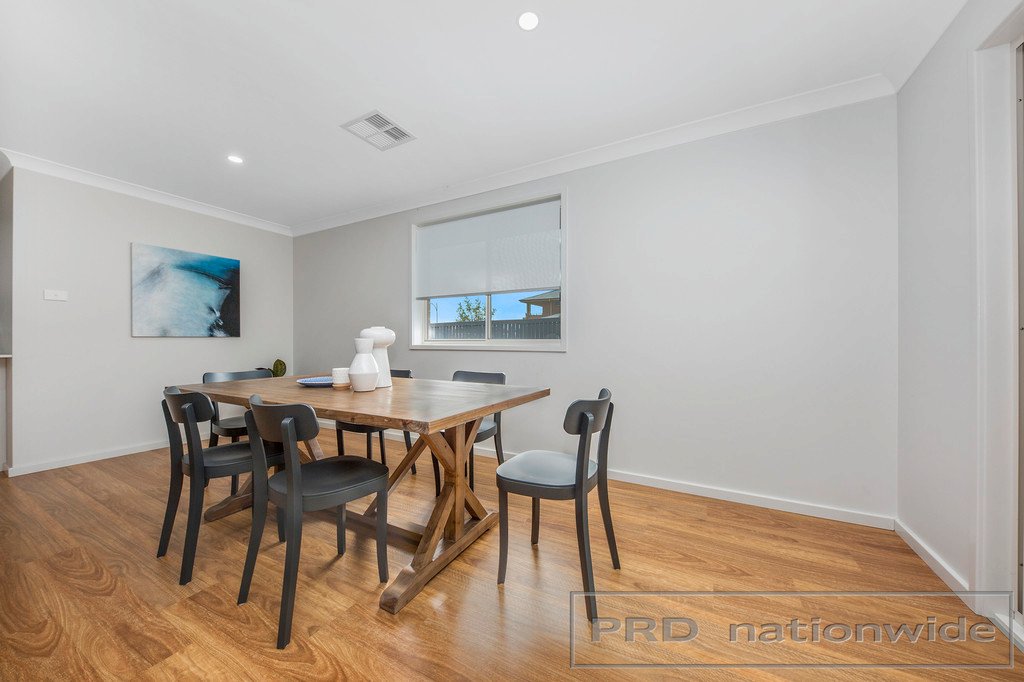 17 Billabong Pde  CHISHOLM 7
