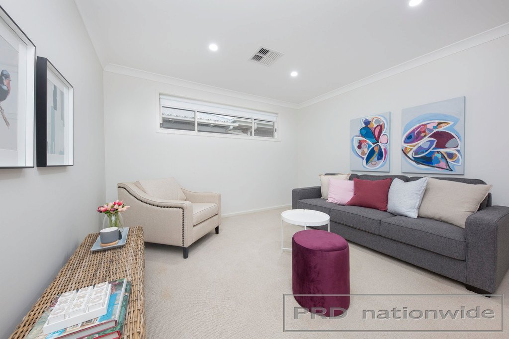 17 Billabong Pde  CHISHOLM 8