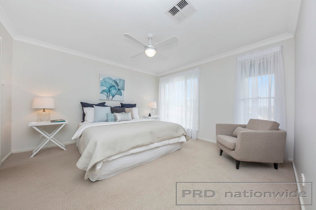 17 Billabong Pde  CHISHOLM 10