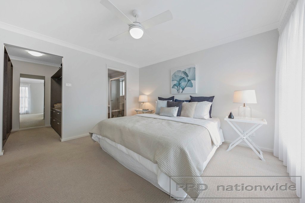 17 Billabong Pde  CHISHOLM 11