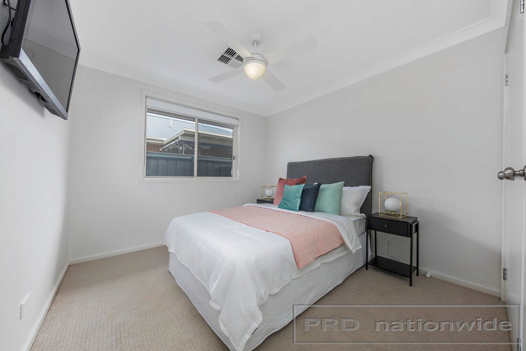 17 Billabong Pde  CHISHOLM 13