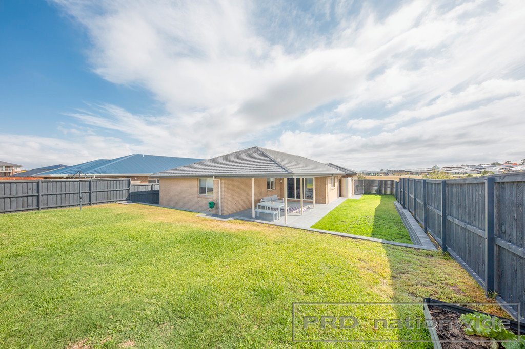 17 Billabong Pde  CHISHOLM 20