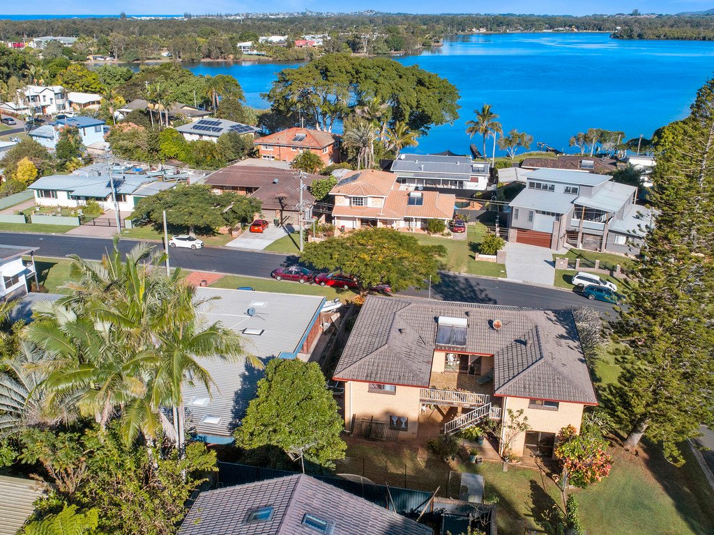 17 Bimbadeen Ave  BANORA POINT 1