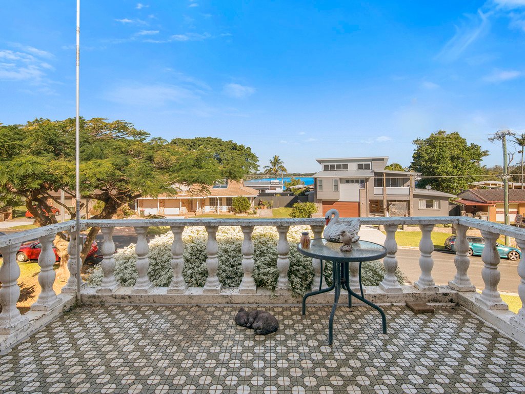 17 Bimbadeen Ave  BANORA POINT 4