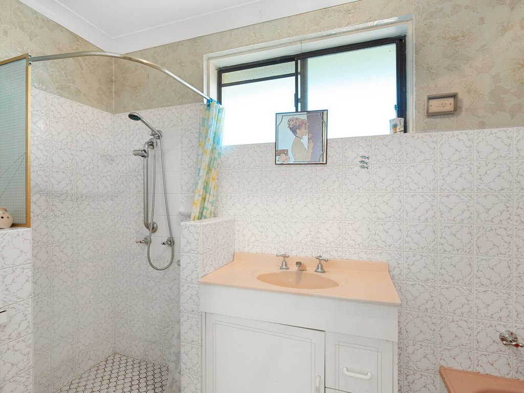 17 Bimbadeen Ave  BANORA POINT 8