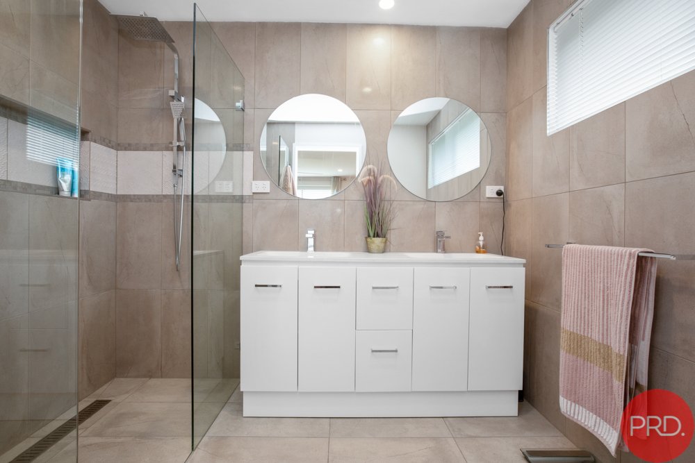 17 Blakewell Road THORNTON 13