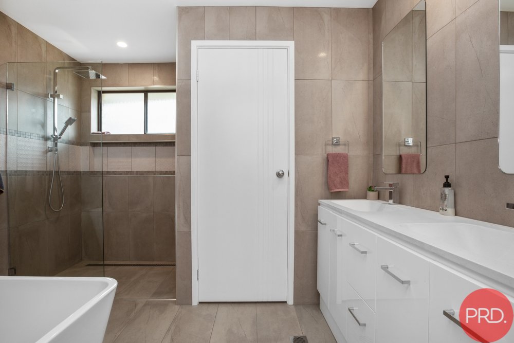 17 Blakewell Road THORNTON 17
