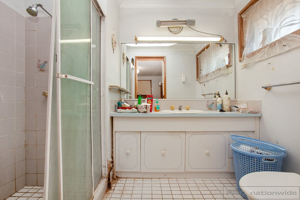 17 Blakewell Road THORNTON 16