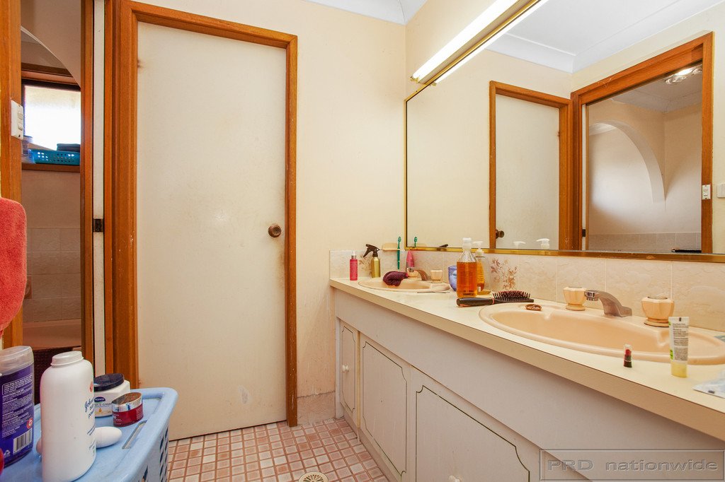 17 Blakewell Road THORNTON 18