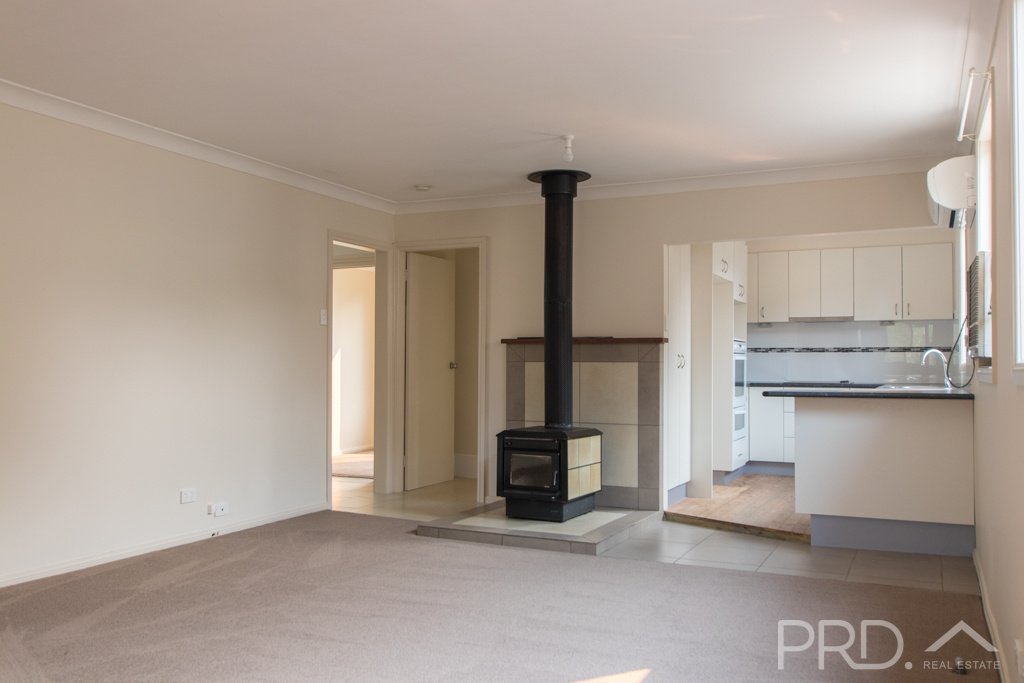 17 Bogong Place TUMUT 8