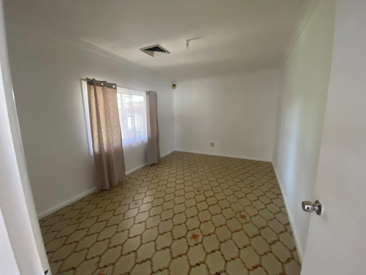 17 Bradshaw Avenue MOOREBANK 6