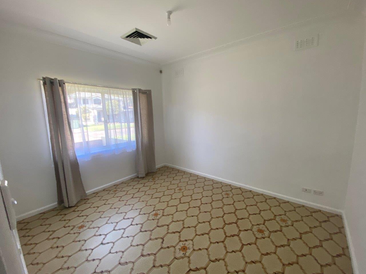 17 Bradshaw Avenue MOOREBANK 7