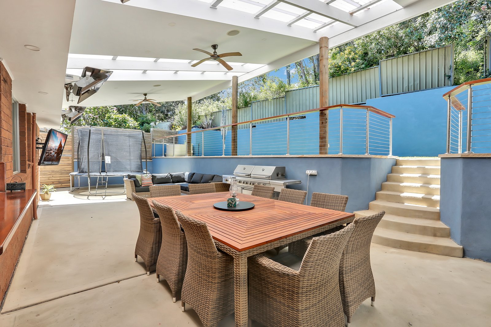 17 Bright Parade DAPTO 4