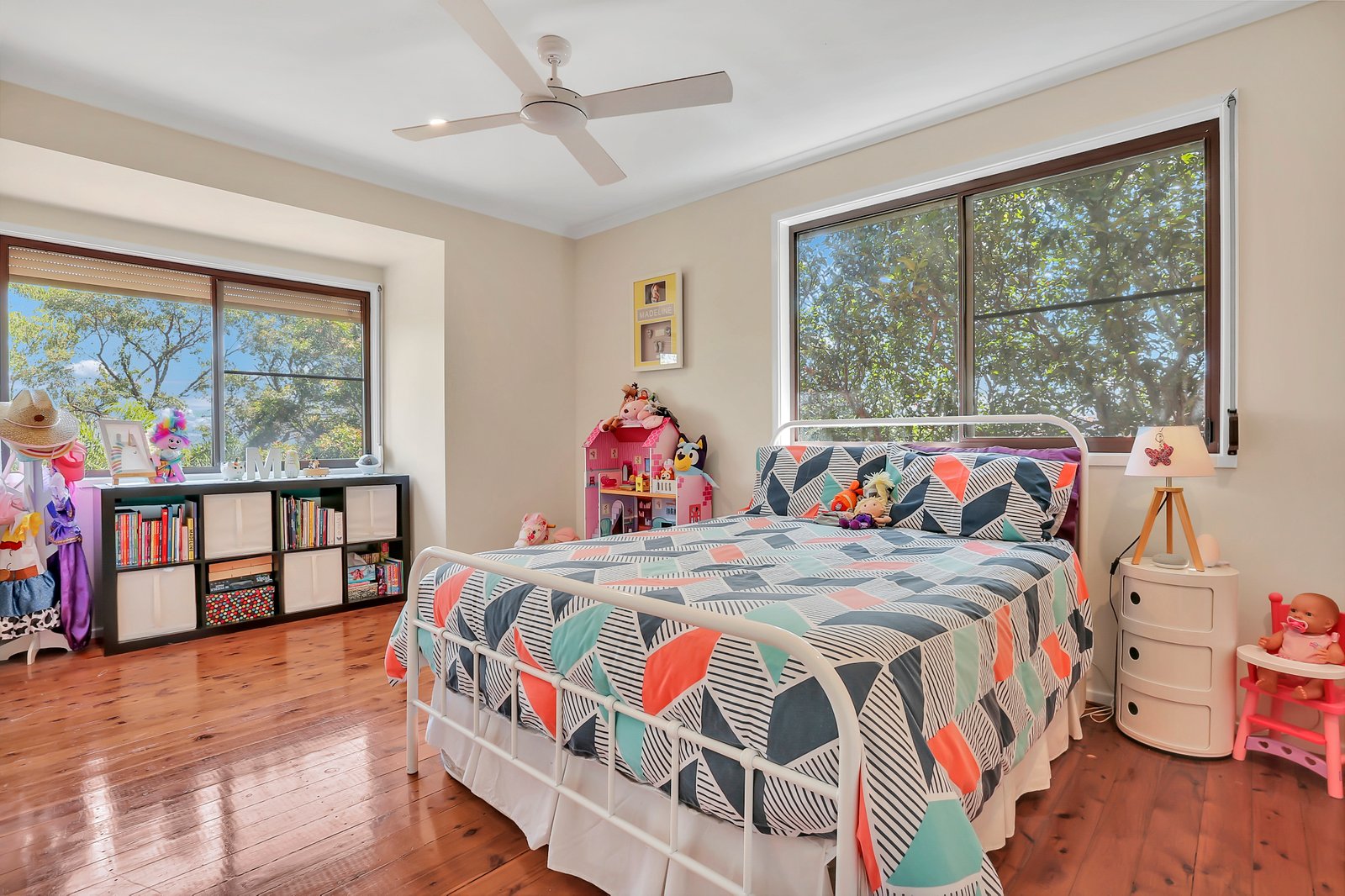 17 Bright Parade DAPTO 10