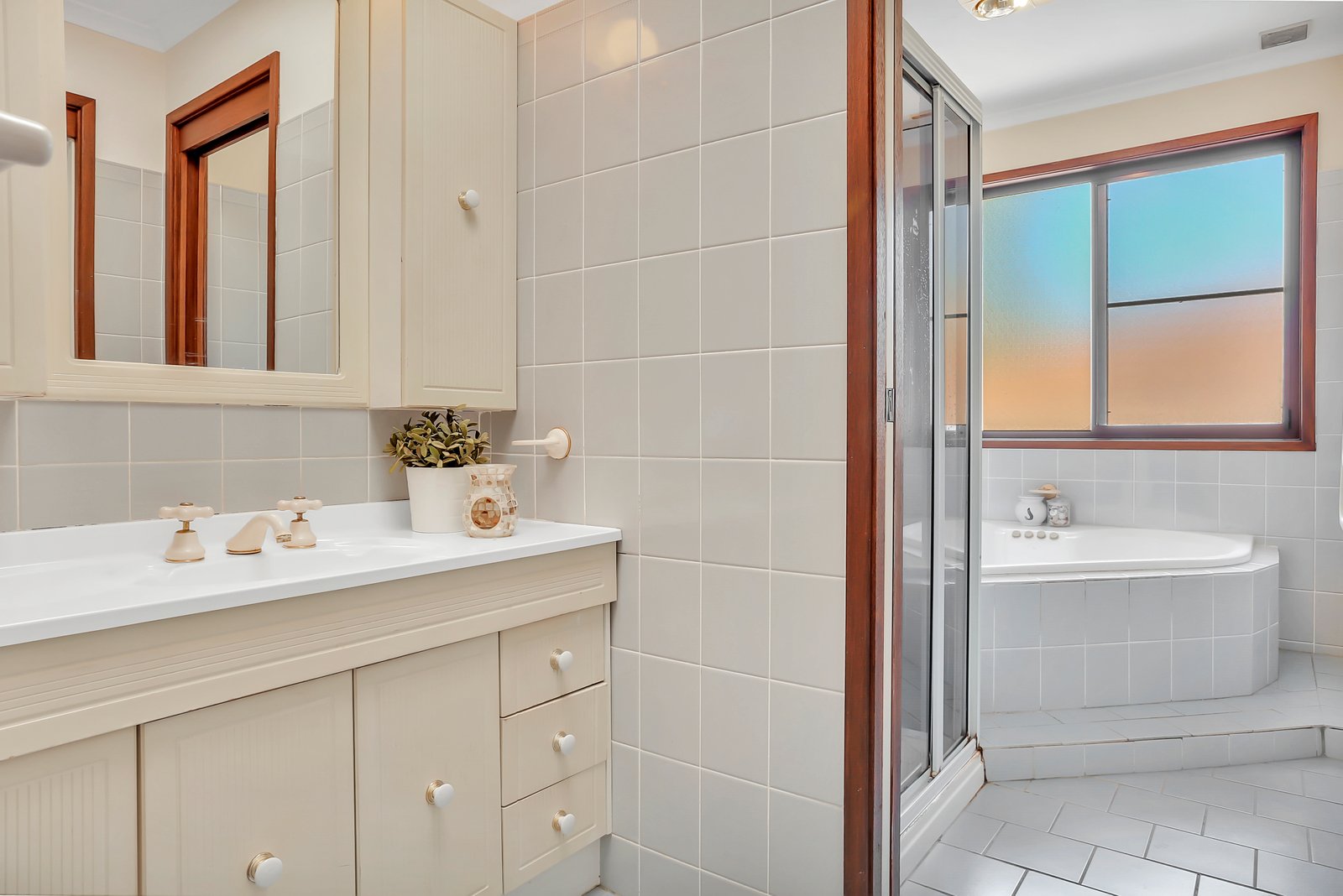 17 Bright Parade DAPTO 12