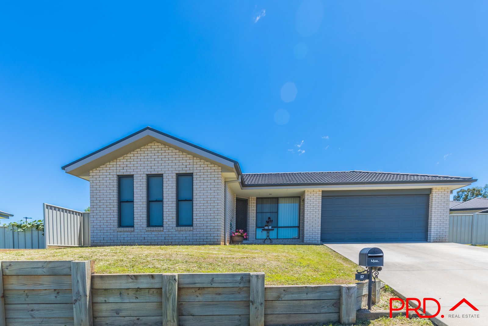 17 Brushbox Grove TAMWORTH 1