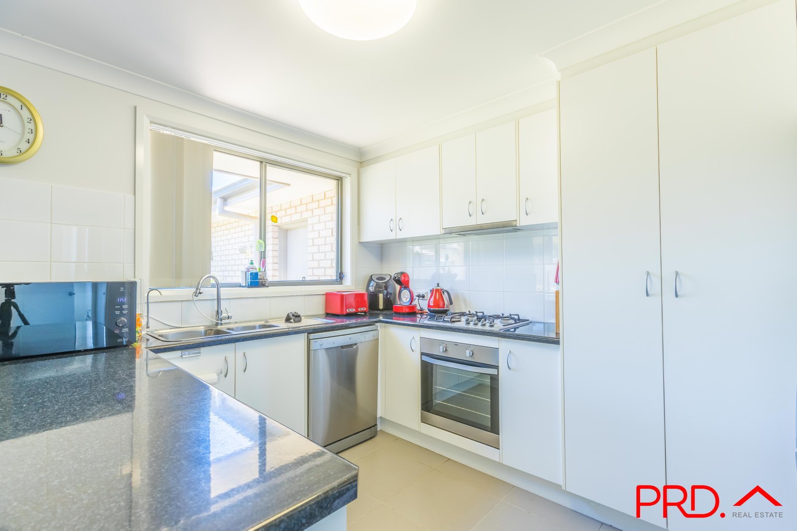 17 Brushbox Grove TAMWORTH 11
