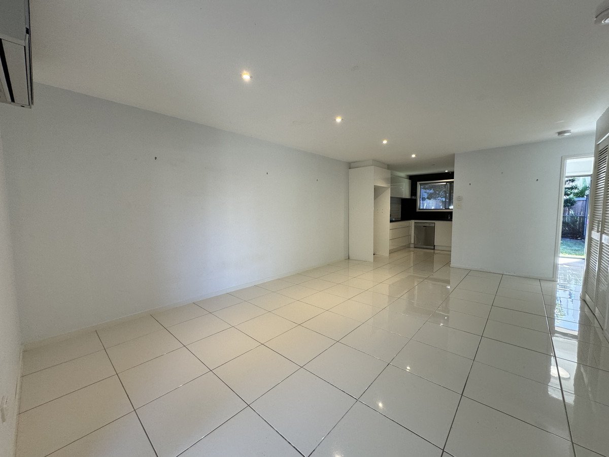 1/7 Bullimah Avenue Burleigh Heads 11