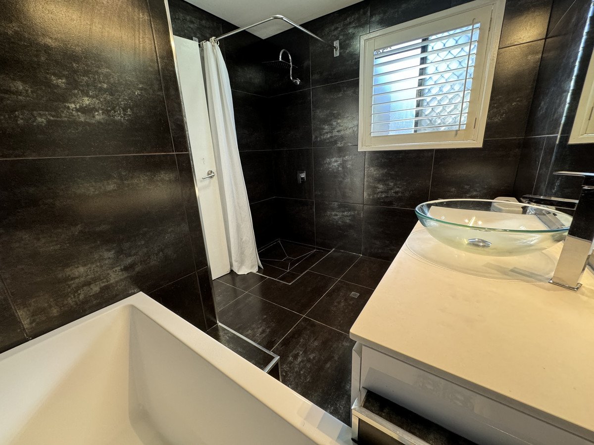 1/7 Bullimah Avenue Burleigh Heads 18