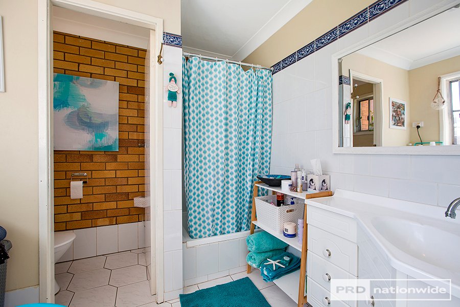 17 Burilla Street TAMWORTH 9
