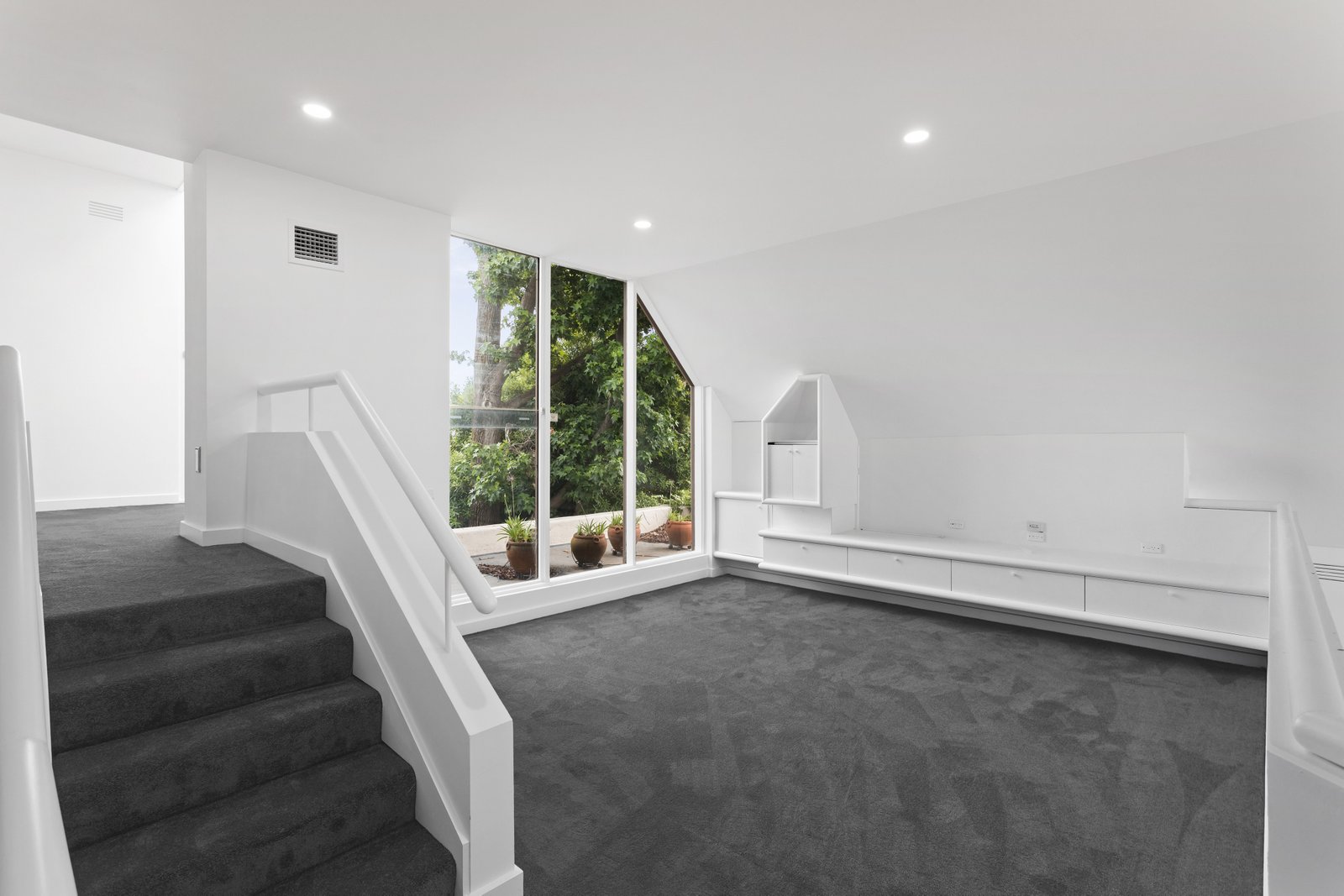 Real Estate and Property in 17 Burrindi Road, Caulfield South, VIC