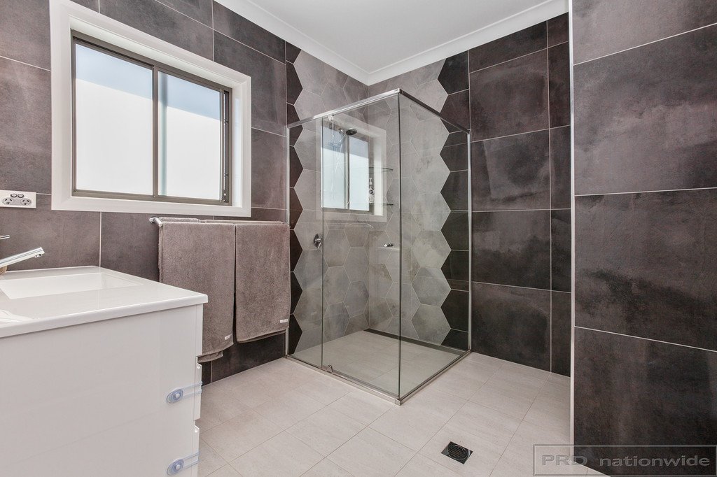 17 Carnival Close WINDELLA 4