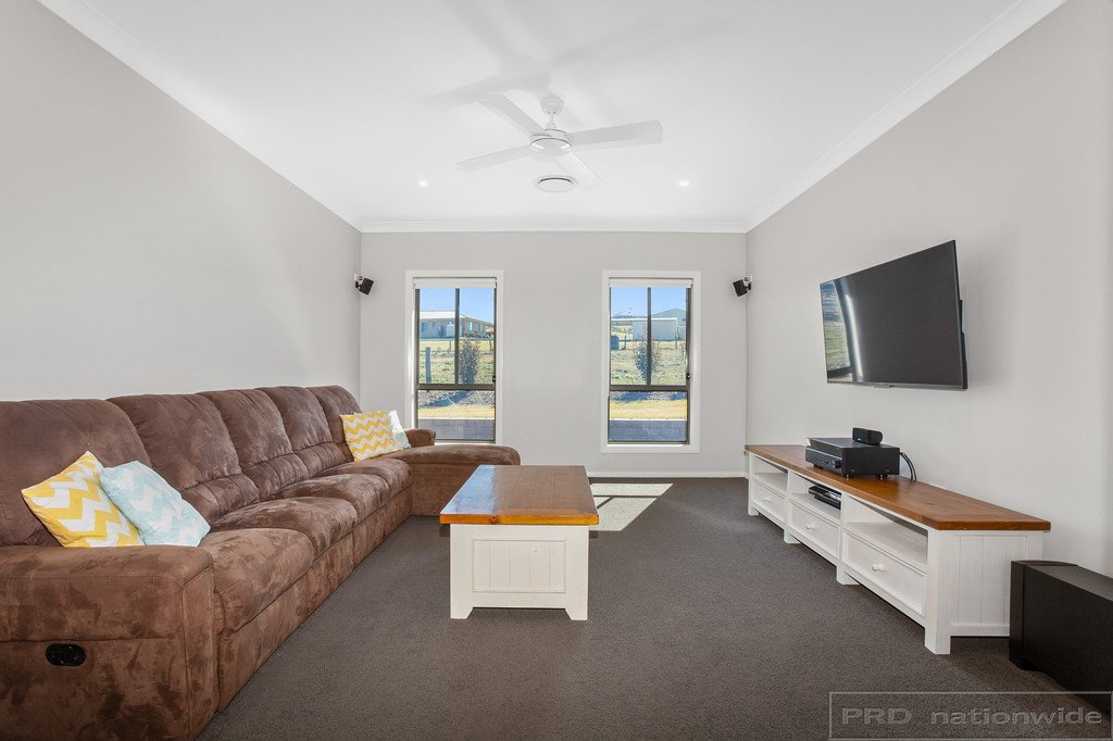 17 Carnival Close WINDELLA 7