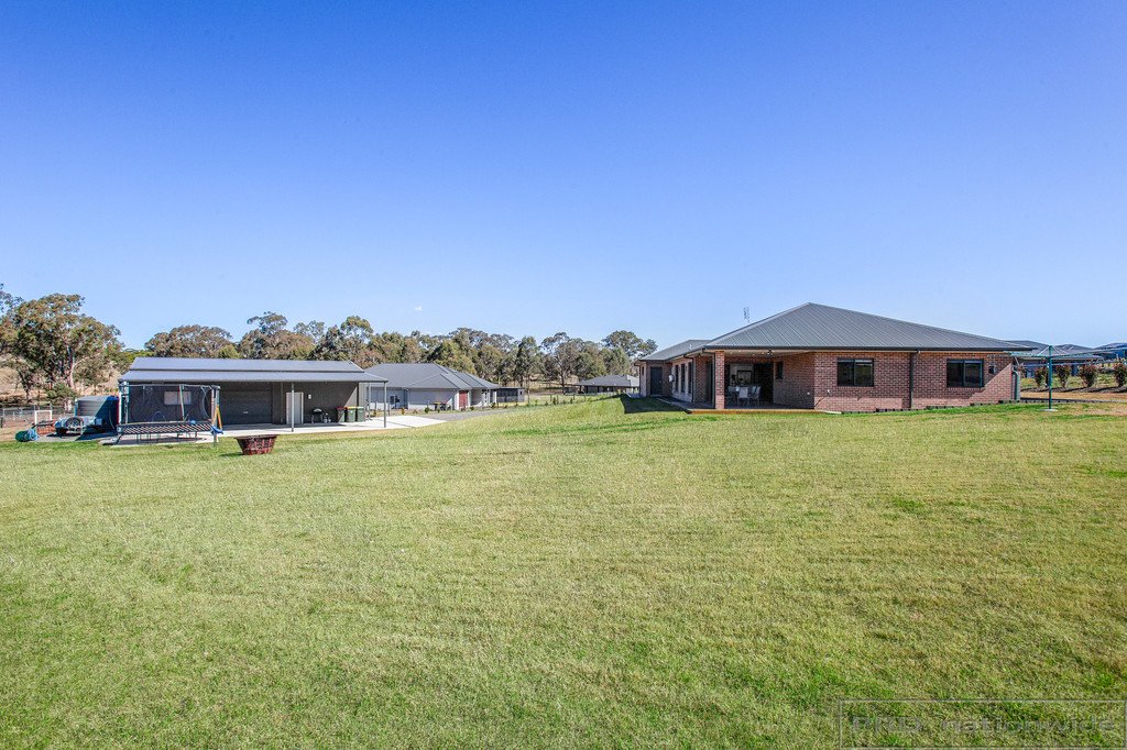 17 Carnival Close WINDELLA 25
