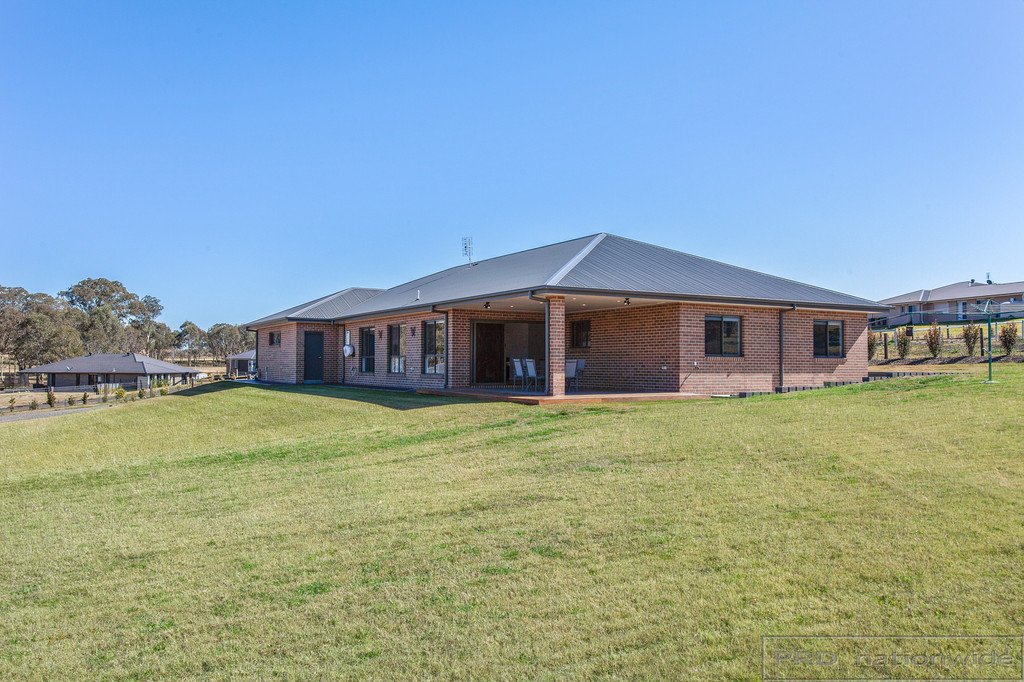 17 Carnival Close WINDELLA 26