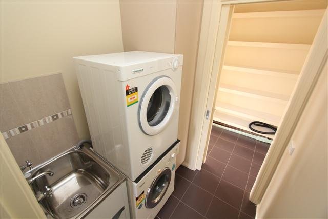 17 Catherine Court BROWN HILL 11