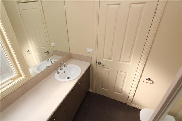 17 Catherine Court BROWN HILL 15