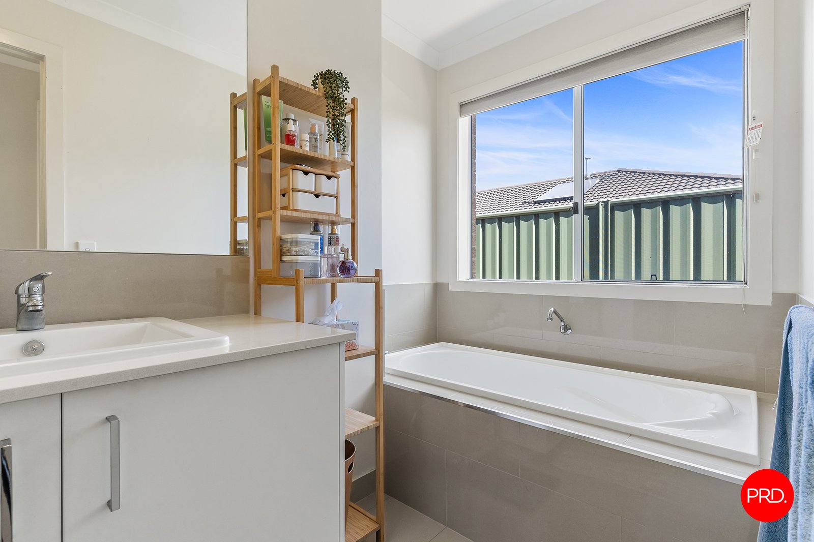 17 Caulfield Drive ASCOT 10