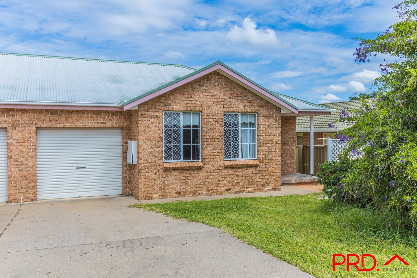 17 Charles Coxen Close TAMWORTH 2