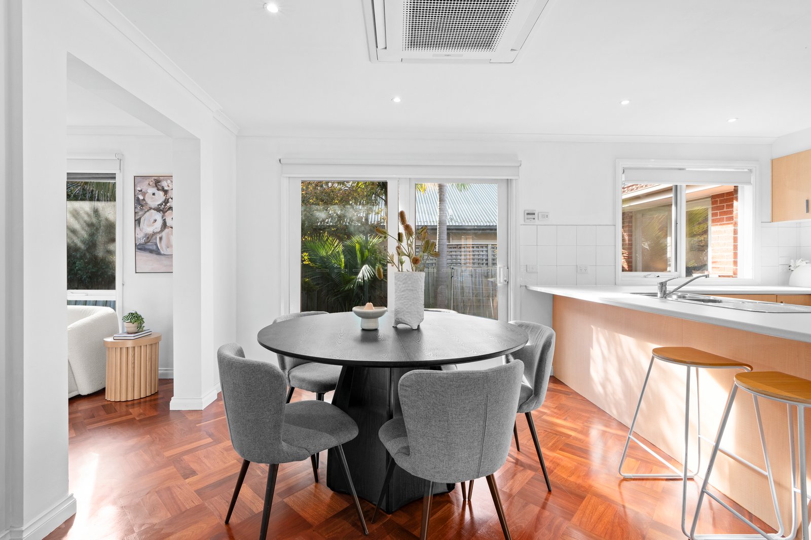 Gallery: 1/7 Clanbrae Avenue