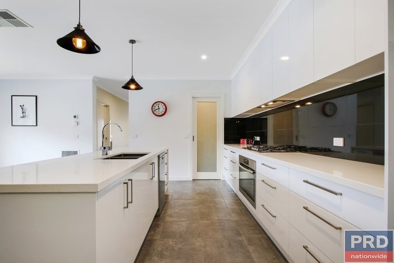 17 Corriedale Court THURGOONA 4