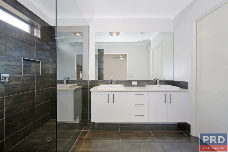 17 Corriedale Court THURGOONA 9