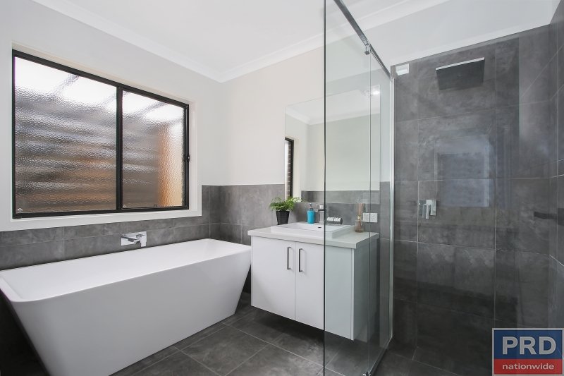 17 Corriedale Court THURGOONA 12