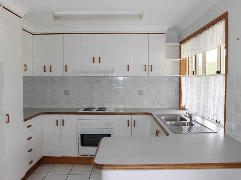 17 Curtis Avenue BOYNE ISLAND 2