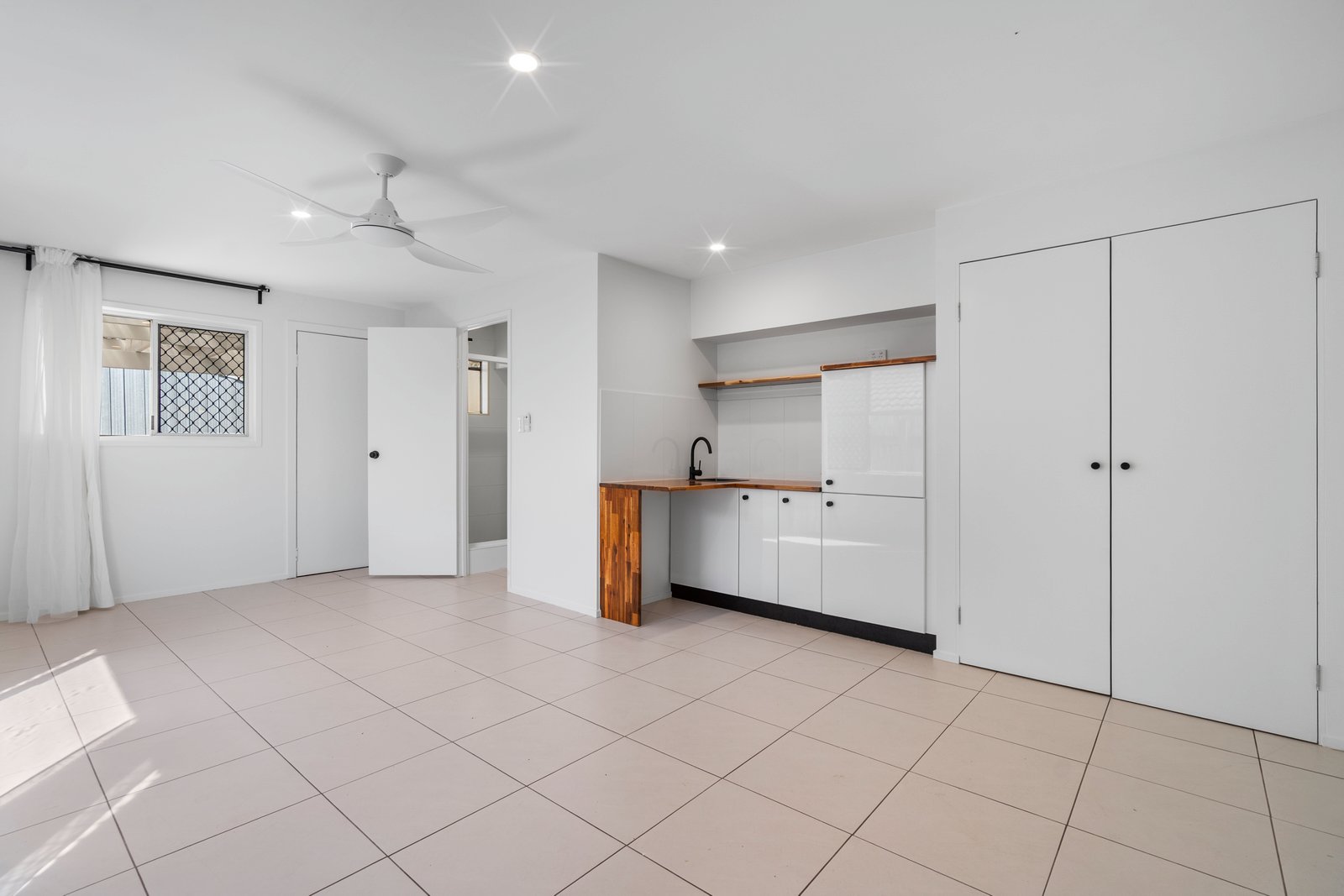 17 Darling Crescent MOLENDINAR 12