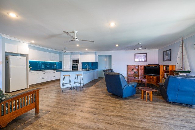 17 Daydream Street REDLAND BAY 3