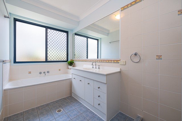 17 Daydream Street REDLAND BAY 7