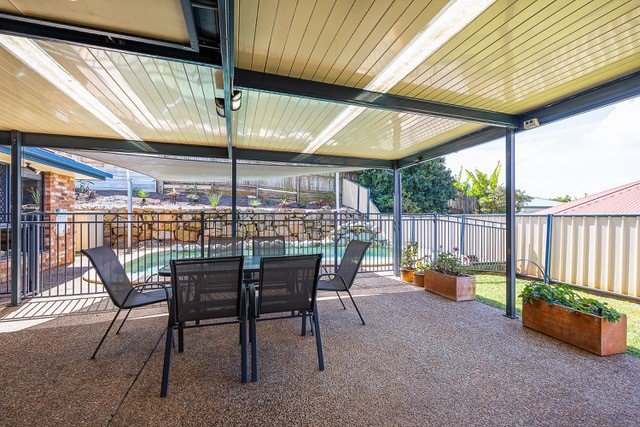 17 Daydream Street REDLAND BAY 9
