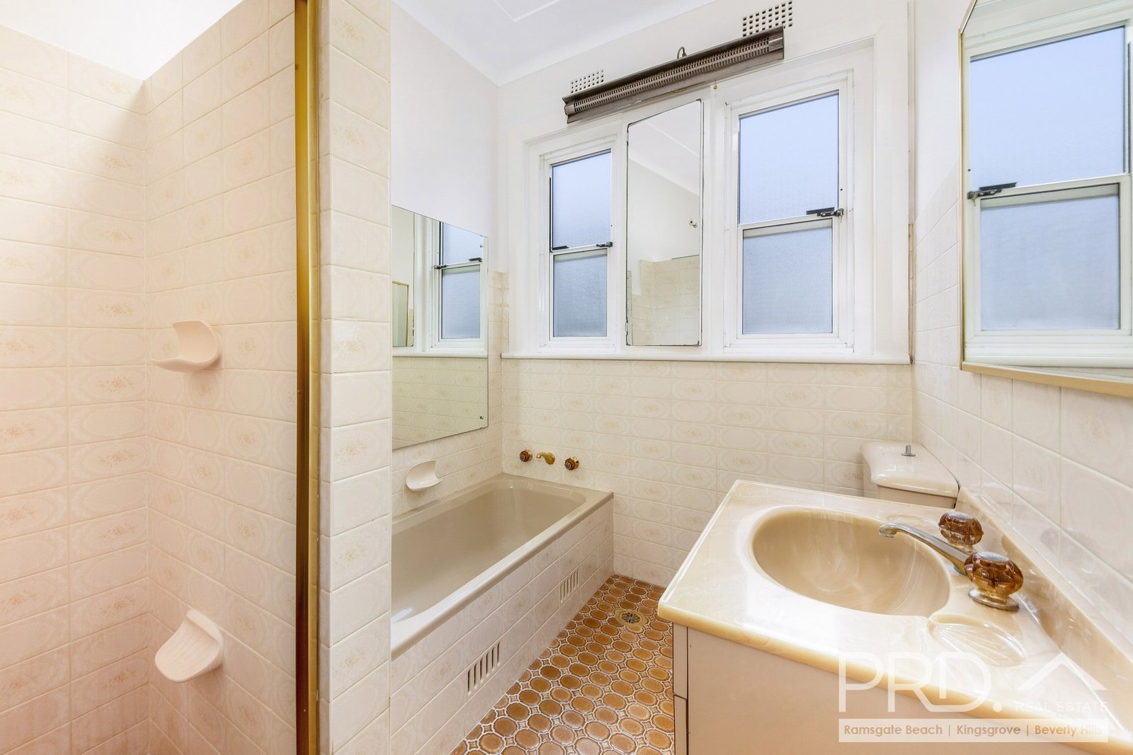 17 Dowsett Road KINGSGROVE 7