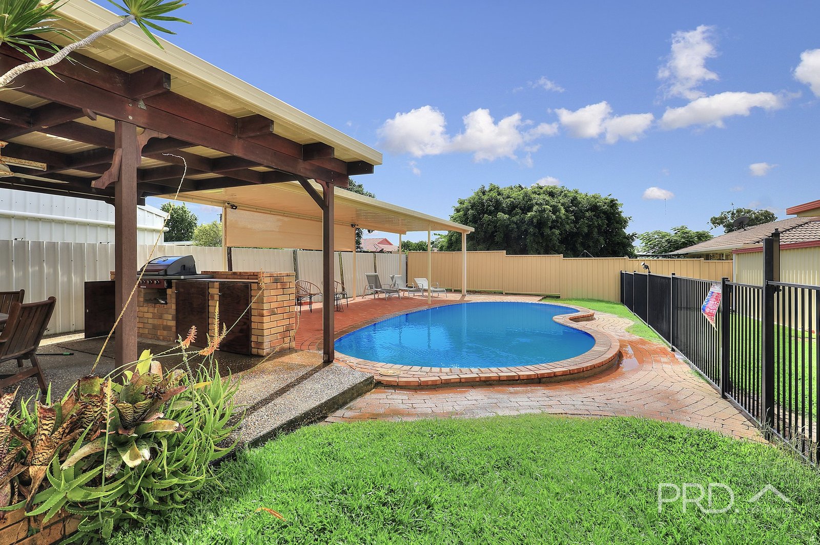 17 Drummond Street URANGAN 18