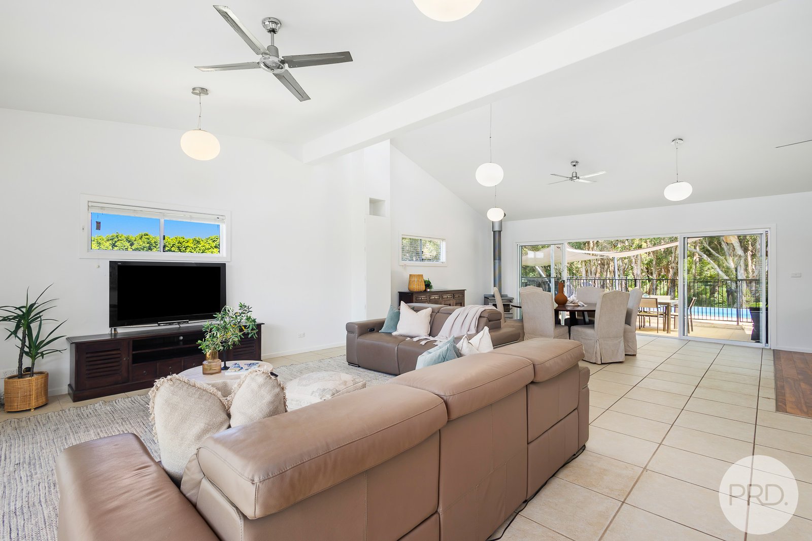 17 Echo Place ONE MILE 7