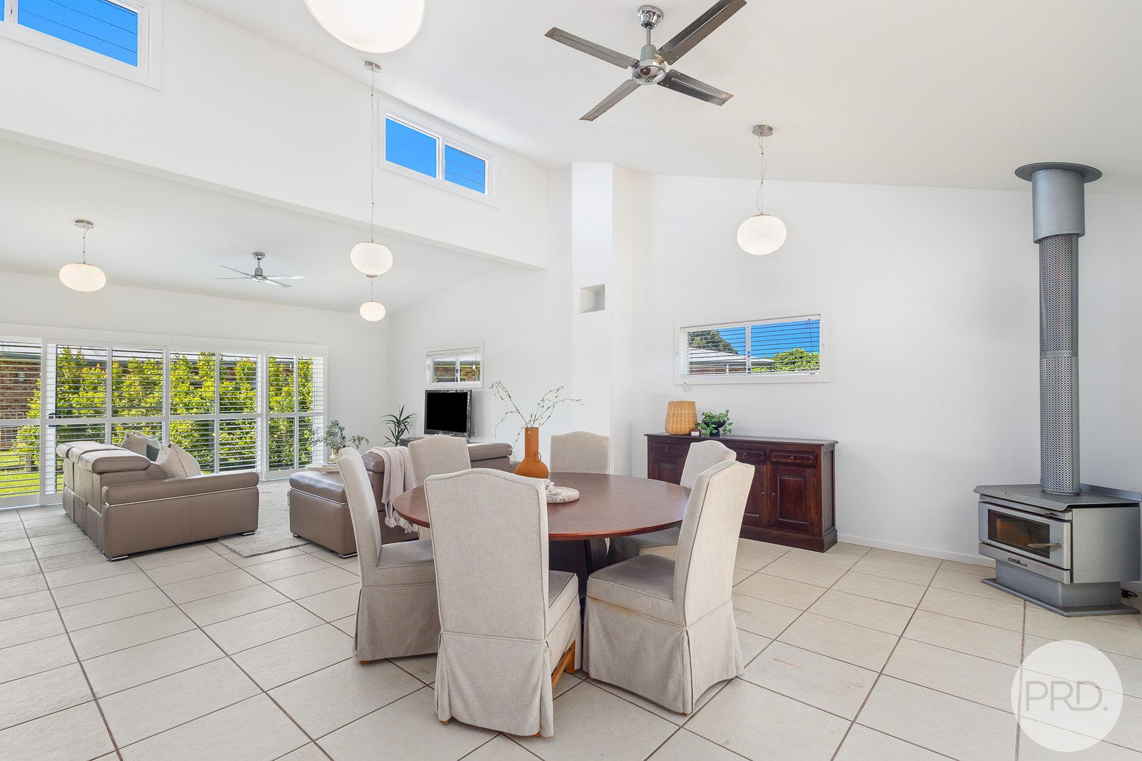 17 Echo Place ONE MILE 8